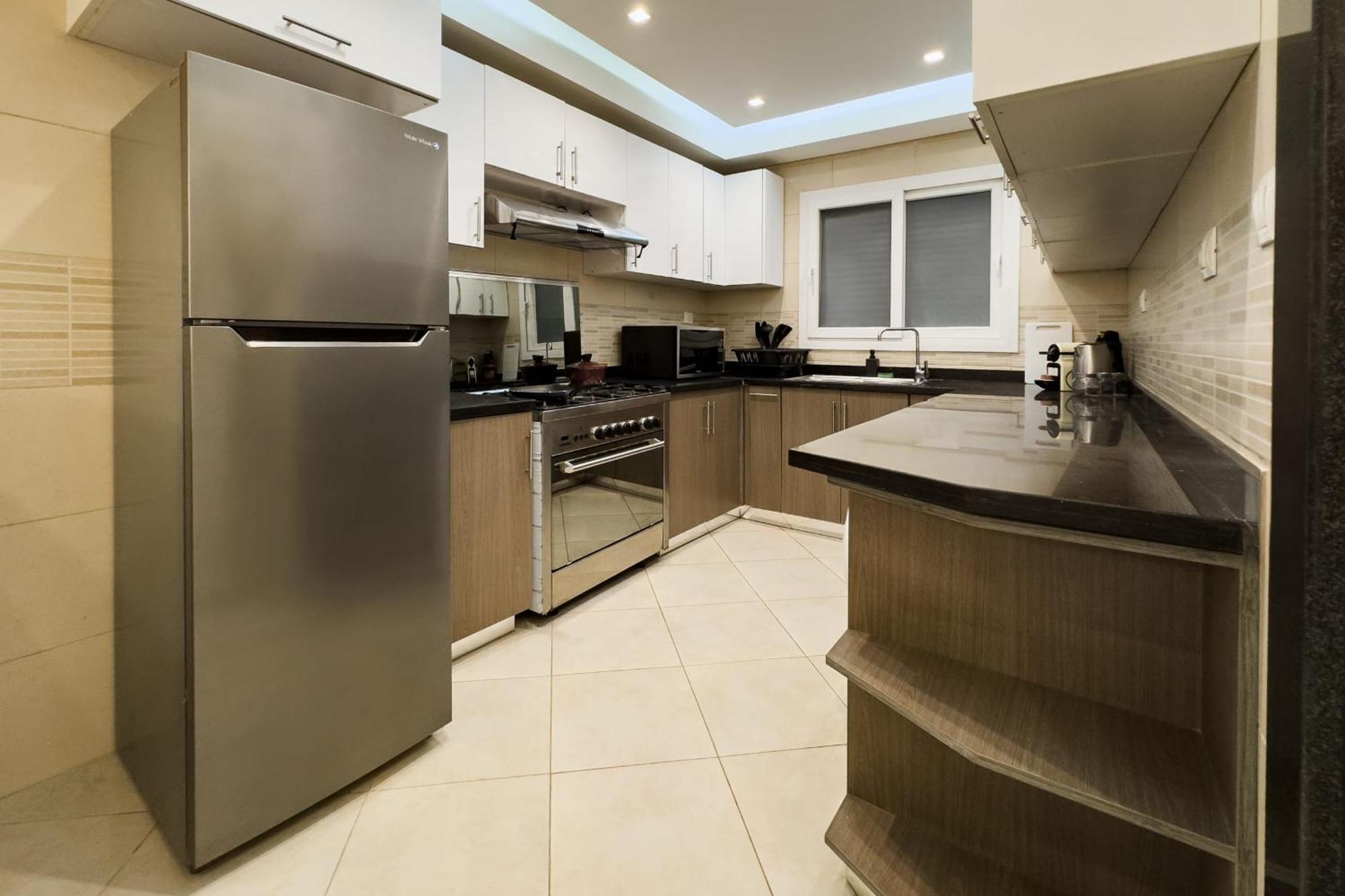 Fresh & Fabulous 2bdr - 5 Min To Airport Apartment
