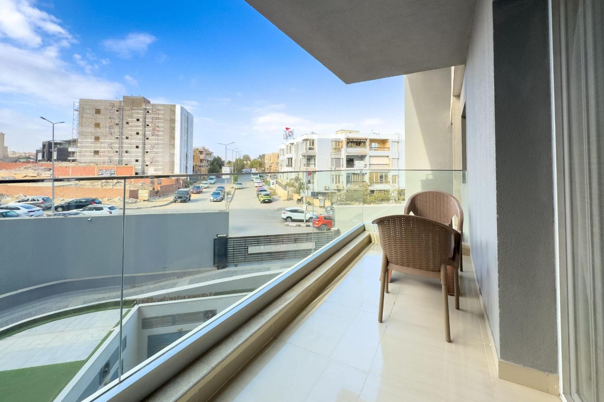 Fresh & Fabulous 2bdr - 5 Min To Airport Apartment *